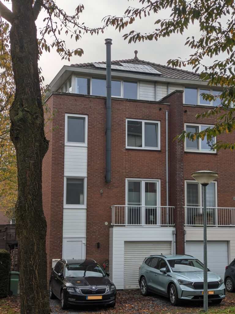 huis met 4 verdiepingen vooraanzicht van de gevel